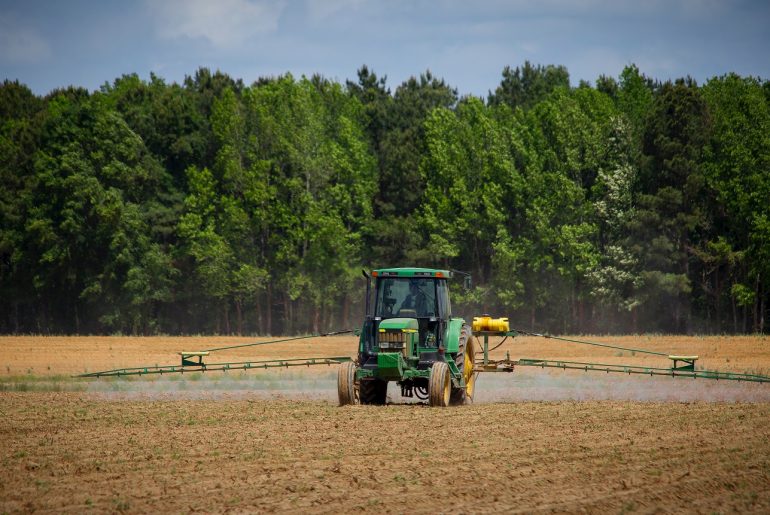 REUTERS: Mărimea chiar contează! Marile ferme americane devin mai puternice, în timp ce micii fermieri abia supraviețuiesc, în condițiile războiului comercial cu China