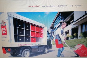 Se întâmplă în Olanda: o companie de curierat livrează produse proaspete de la fermă la domiciliu, cu vehicle electrice; afacerea olandezilor l-a încântat și pe Bill Gates