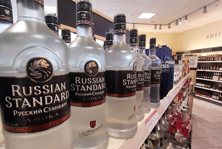 Vodca rusească, scoasă de pe rafturile magazinelor din Canada, după ce Putin a ordonat invadarea militară a Ucrainei