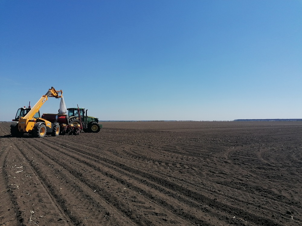 Prețul pământului: hectarul de teren arabil în România s-a scumpit de cinci ori în zece ani! În ce regiune europeană se află cel mai scump hectar de teren agricol