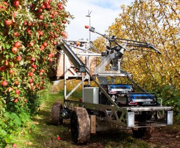 Proiectul ”Eva”, robotul conceput să culeagă fructe mai rapid decât omul; mașina se află, în prezent, în teste, în Australia