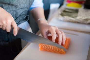 Bacteria care provoacă listerioza, depistată, din nou, în file-ul de somon norvegian afumat; produsele infestate sunt retrase din magazine