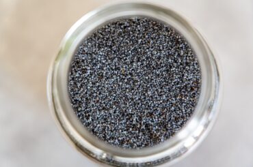 ANSVSA luptă cu morfina din semințele de mac alimentar! Grisine cu mac made in RO, cu depășiri ale nivelului maxim admis de morfină; probe neconforme au fost raportate recent, cu origine din Cehia și Slovacia