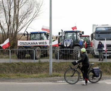 Ipocrizia fermierilor polonezi: blochează la graniță importurile de alimente din Ucraina, deși Polonia vinde în țara devastată de război mărfuri agroalimentare în valoare de sute de milioane de euro