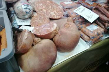 Toba de porc, produsul culinar care a scos din anonimat un sat din Serbia, locuit, în mare parte, de etnici români