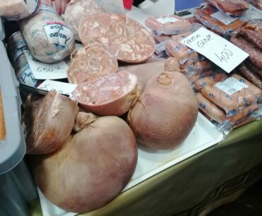 Toba de porc, produsul culinar care a scos din anonimat un sat din Serbia, locuit, în mare parte, de etnici români