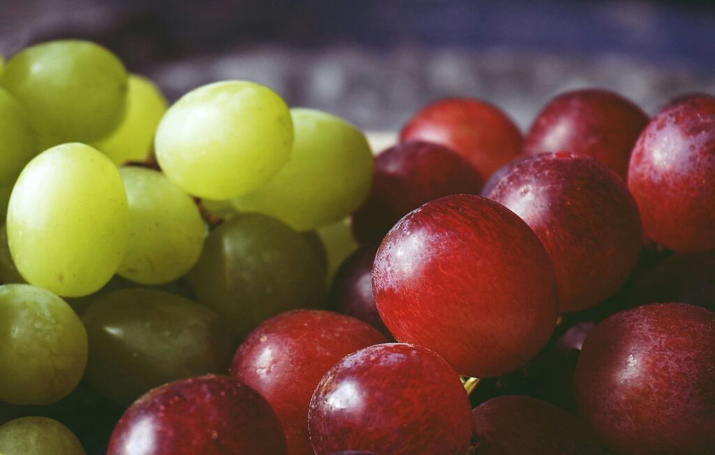 Creștere cu peste 5% a probelor de fructe cu REZIDUURI DE PESTICIDE, în jumătatea de sud a țării, în 2023 față de 2022; în Transilvania, o mică scădere procentuală