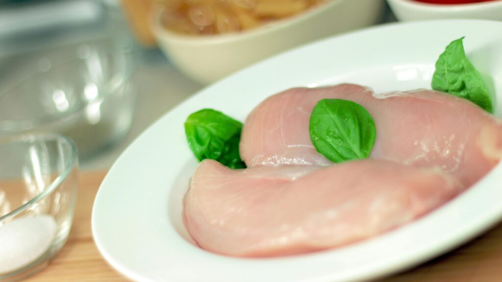 Carne de pui cu Salmonella din România în Italia