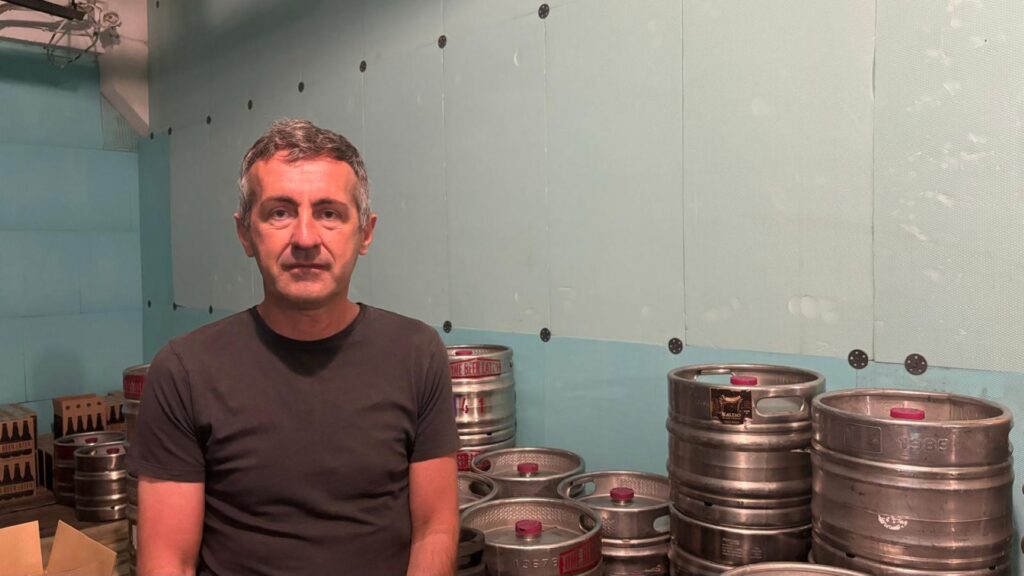 „One Beer Later” – povestea berii artizanale obținute la Buzău de un francez îndrăgostit de România