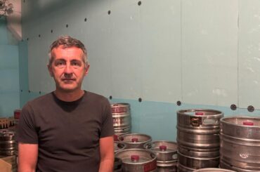 „One Beer Later” – povestea berii artizanale obținute la Buzău de un francez îndrăgostit de România