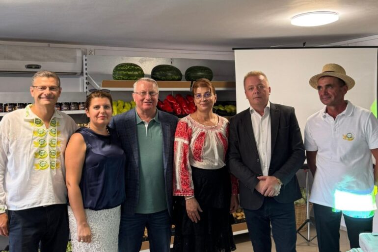 Fermierii din Cooperativa Cenana au deschis magazin propriu.