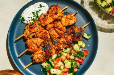 Din gastronomia otomană: Șiș tavuk - un șiș kebab tradițional cu pui marinat