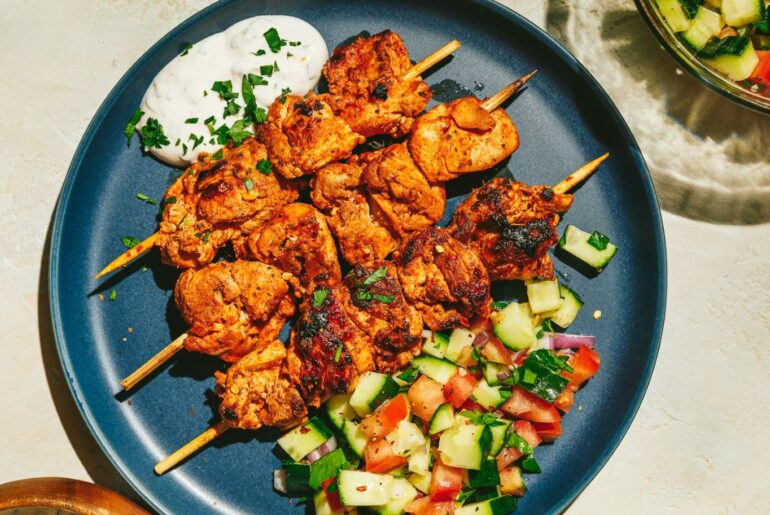 Din gastronomia otomană: Șiș tavuk - un șiș kebab tradițional cu pui marinat