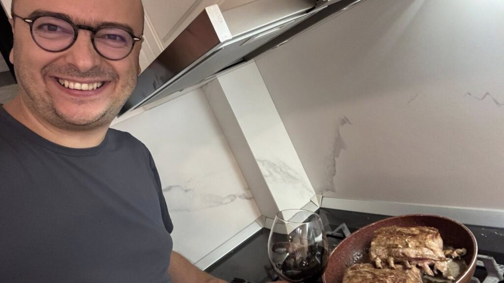 Cotlet de porc cu coaste la cuptor, rețeta analistului financiar Iancu Guda: „Poți găti gustos, sănătos și ieftin acasă, cu doar 35 de lei porția”