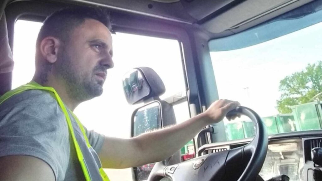 Alin Mihu, românul care a lăsat Anglia pentru o fermă de prepelițe în Gorj