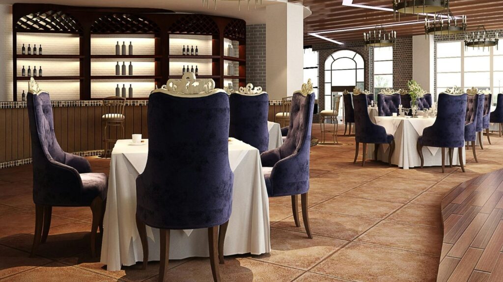 Românii declară că ies mai rar la restaurant
