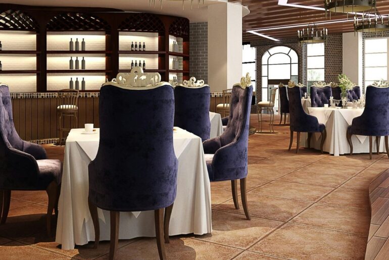 Românii declară că ies mai rar la restaurant