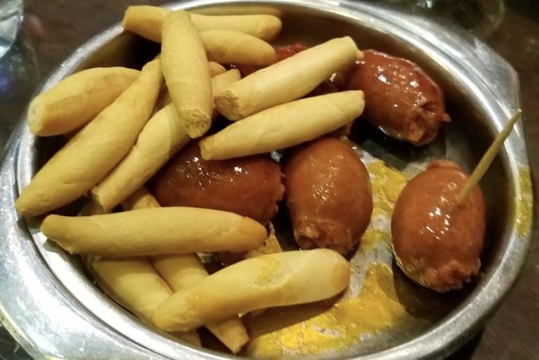 Restaurantele spaniole oferă gustări gratuite la bere