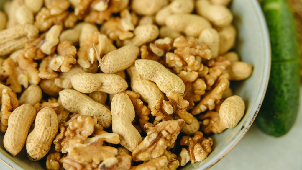 Arahide și nuci cu aflatoxine