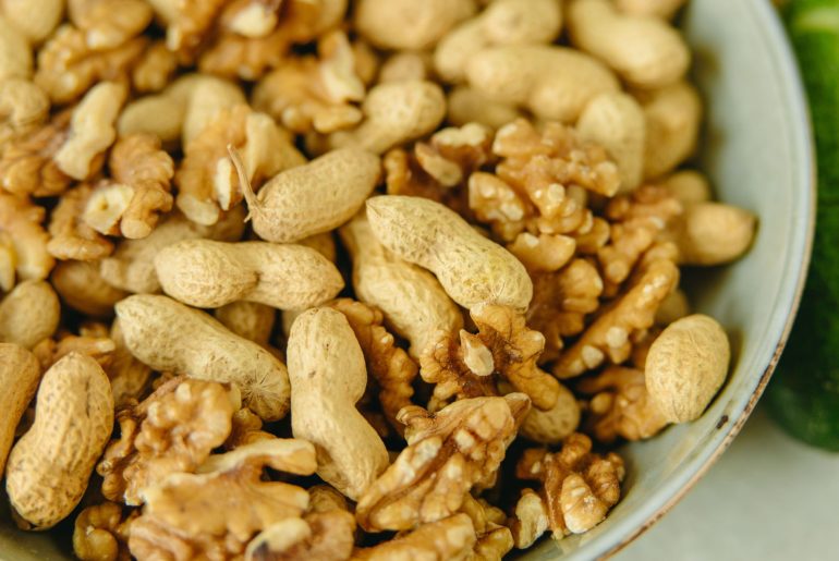 Arahide și nuci cu aflatoxine
